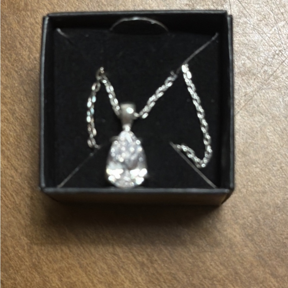 Avon Silver Teardrop Pendant Necklace